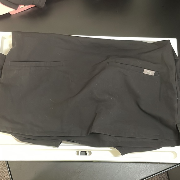 Figs Womens Casma Black 3 Pocket Scrub Top Sz M - Picture 3 of 3